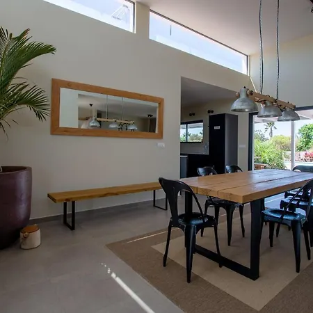 North Shore Lajares, Alegre 30a Vila